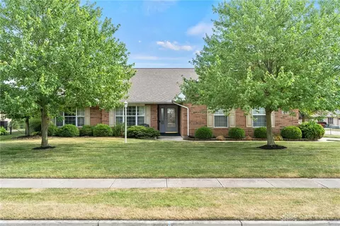 1732 Tearose Cir, Fairborn, OH 45324