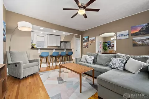 Living - 2861 Minto Ave, Cincinnati, OH 45208 photo 2 of 5