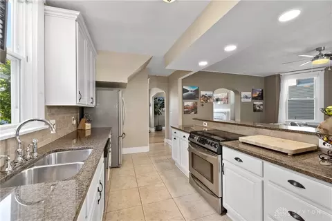 Kitchen - 2861 Minto Ave, Cincinnati, OH 45208 photo 4 of 5