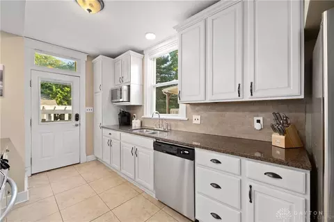 Kitchen - 2861 Minto Ave, Cincinnati, OH 45208 photo 3 of 5