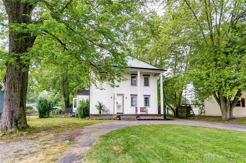 82 W Funderburg Rd, Fairborn, OH 45324
