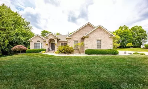 2105 Dana Dr, Oxford, OH 45056