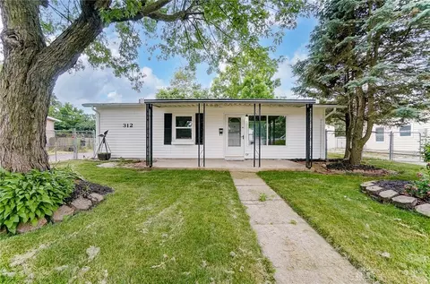 312 Galewood Dr, New Carlisle, OH 45344
