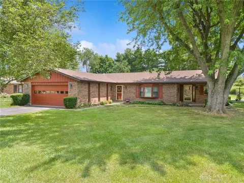 848 Osage Trl, Jamestown, OH 45335