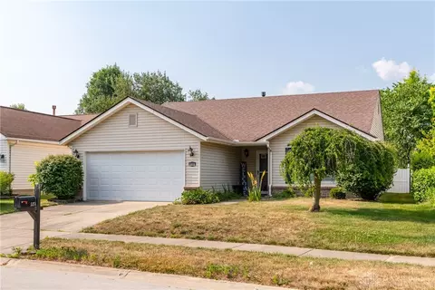5374 Mallet Club Dr, Dayton, OH 45439