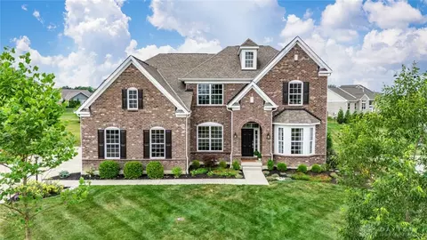 2015 Stonewater Dr, Washington Township, OH 45458