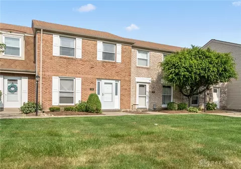 1396 Crown Point Ct, Dayton, OH 45434
