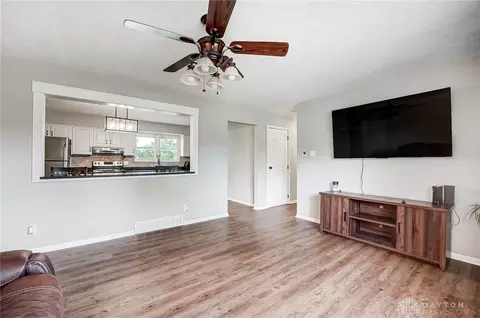 Living - 6134 E Decker Rd, Franklin, OH 45005 photo 2 of 5