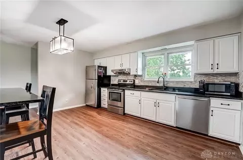 Kitchen - 6134 E Decker Rd, Franklin, OH 45005 photo 2 of 4