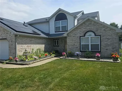 131 Union Ridge Dr, Englewood, OH 45322