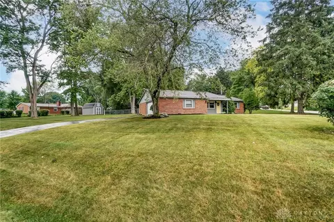 1523 Gunther Dr, Bellbrook, OH 45305