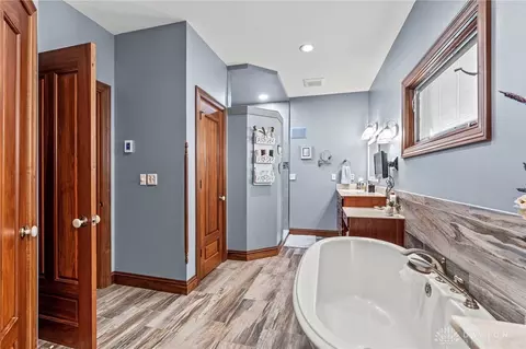 Bath - 3495 Fairfield Pike, Springfield, OH 45502 photo 3 of 9