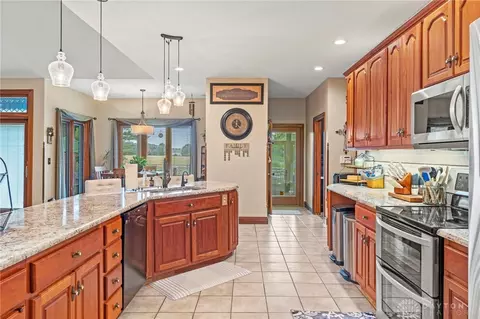 Kitchen - 3495 Fairfield Pike, Springfield, OH 45502 photo 4 of 5