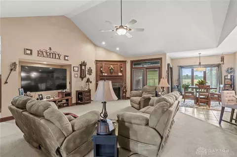 Living - 3495 Fairfield Pike, Springfield, OH 45502 photo 1 of 2