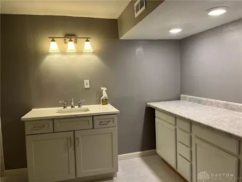 Bath - 6362 Memory Ln, Cincinnati, OH 45239 photo 2 of 2