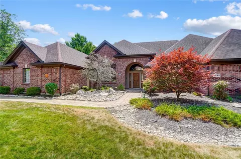Exterior - 2242 Baldwin Dr, Centerville, OH 45459 photo 7 of 20