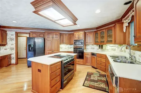 Kitchen - 2242 Baldwin Dr, Centerville, OH 45459 photo 6 of 9
