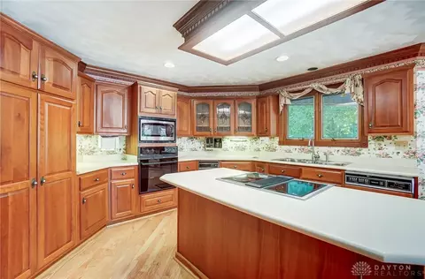 Kitchen - 2242 Baldwin Dr, Centerville, OH 45459 photo 3 of 9