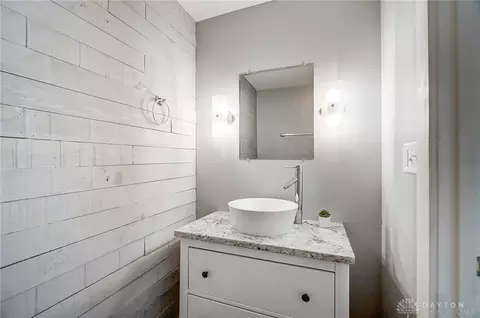 Bath - 5869 Overbrooke Rd, Centerville, OH 45440 photo 1 of 8