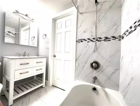 Bath - 5869 Overbrooke Rd, Centerville, OH 45440 photo 6 of 8