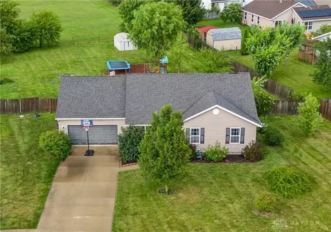 202 Ivy Creek Cv, Jamestown, OH 45335