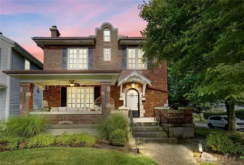 1824 Far Hills Ave, Oakwood, OH 45419