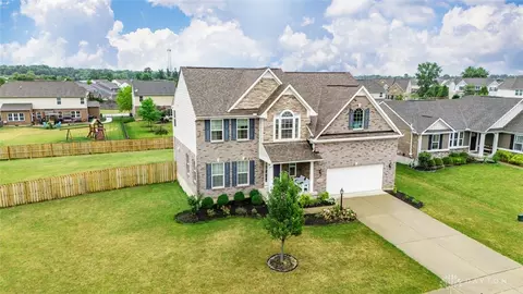 9348 Oak Brook Dr, Centerville, OH 45458