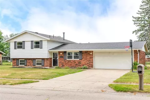 8213 Wescott Ave, Fairborn, OH 45324