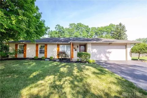 321 Bronston Trl, Beavercreek, OH 45430