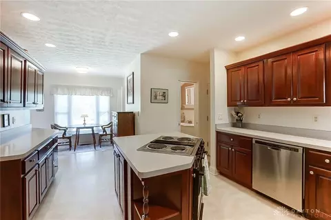 30 S Broadmoor Blvd, Springfield, OH 45504 photo 15