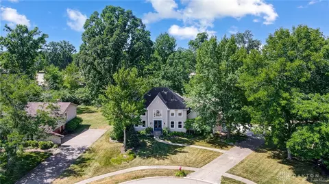 416 Signalfire Dr, Washington Township, OH 45458