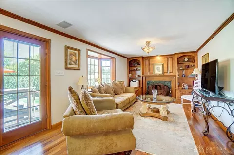 Living - 953 Malone Ave, Kettering, OH 45429 photo 1 of 5