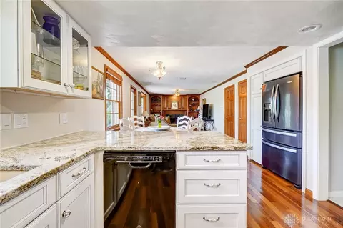 Kitchen - 953 Malone Ave, Kettering, OH 45429 photo 4 of 7