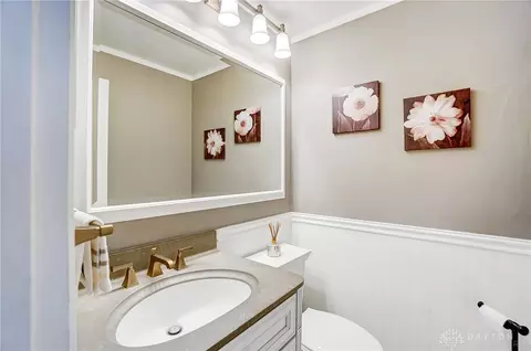 Bath - 953 Malone Ave, Kettering, OH 45429 photo 1 of 8