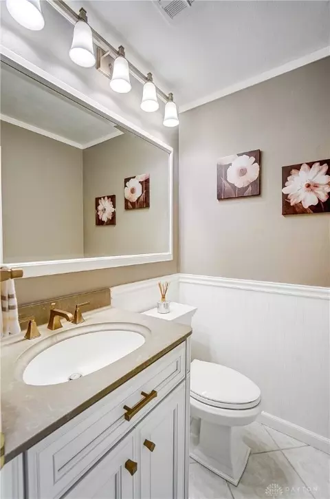 Bath - 953 Malone Ave, Kettering, OH 45429 photo 2 of 8