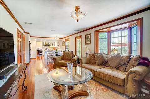 Living - 953 Malone Ave, Kettering, OH 45429 photo 4 of 5