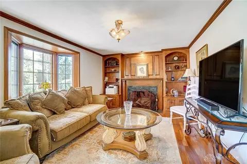 Living - 953 Malone Ave, Kettering, OH 45429 photo 2 of 5