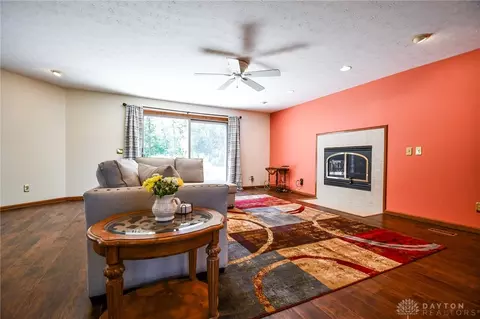 Living - 799 Highpoint Dr, Springboro, OH 45066 photo 2 of 4