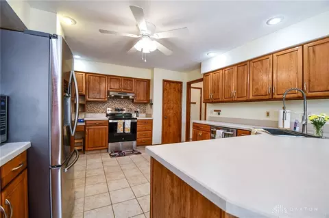 Kitchen - 799 Highpoint Dr, Springboro, OH 45066 photo 4 of 6