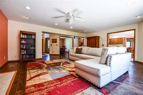 Living - 799 Highpoint Dr, Springboro, OH 45066 photo 3 of 4