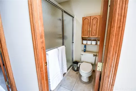 Bath - 799 Highpoint Dr, Springboro, OH 45066 photo 3 of 6