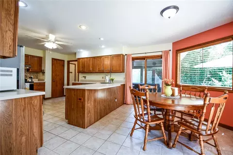 Kitchen - 799 Highpoint Dr, Springboro, OH 45066 photo 1 of 6