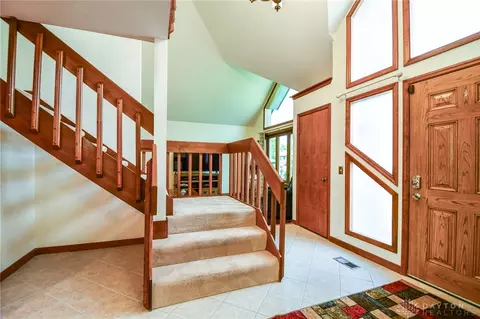 Entry Way - 799 Highpoint Dr, Springboro, OH 45066 photo 4 of 7