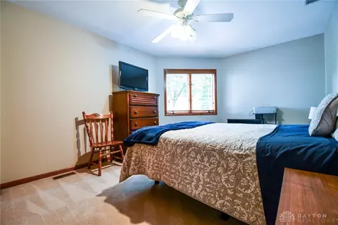 Bedroom - 799 Highpoint Dr, Springboro, OH 45066 photo 5 of 9