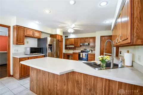 Kitchen - 799 Highpoint Dr, Springboro, OH 45066 photo 3 of 6