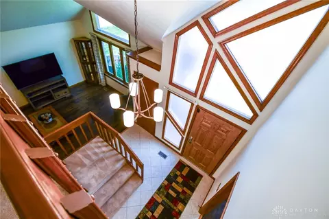 Entry Way - 799 Highpoint Dr, Springboro, OH 45066 photo 2 of 7