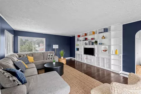 Living - 50 N 3rd St, Batavia, OH 45103 photo 6 of 7