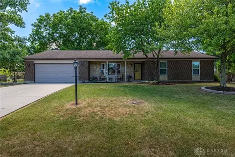 9904 Shawnee Trl, Centerville, OH 45458