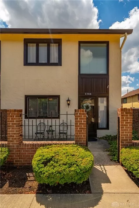 1208 Chevington Ct, Centerville, OH 45459
