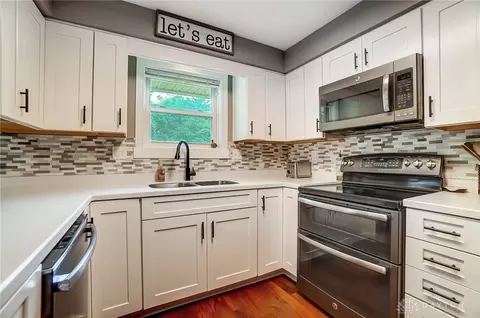 Kitchen - 1017 Rio Ln, Dayton, OH 45429 photo 4 of 6